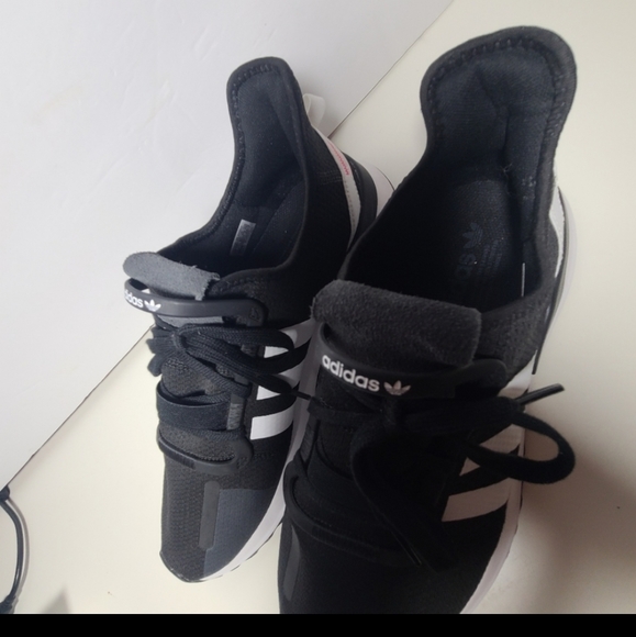 Like new adidas runing shoes size 11 - Picture 5 of 8